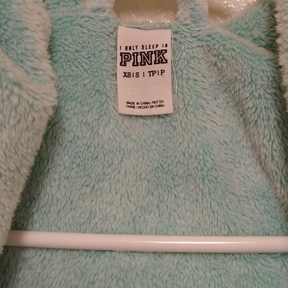 Pink Robe - Picture 3 of 4